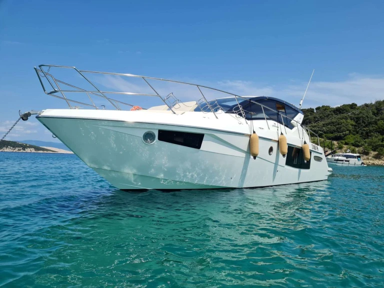 Rent a Cranchi Cranchi M44 HT Punat