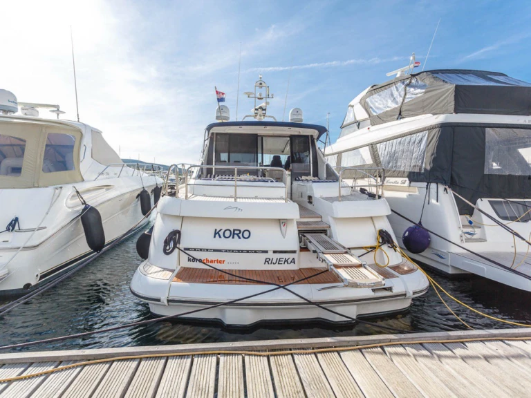 Luxury Yacht rental in Punat - Fairline Fairline Targa 62