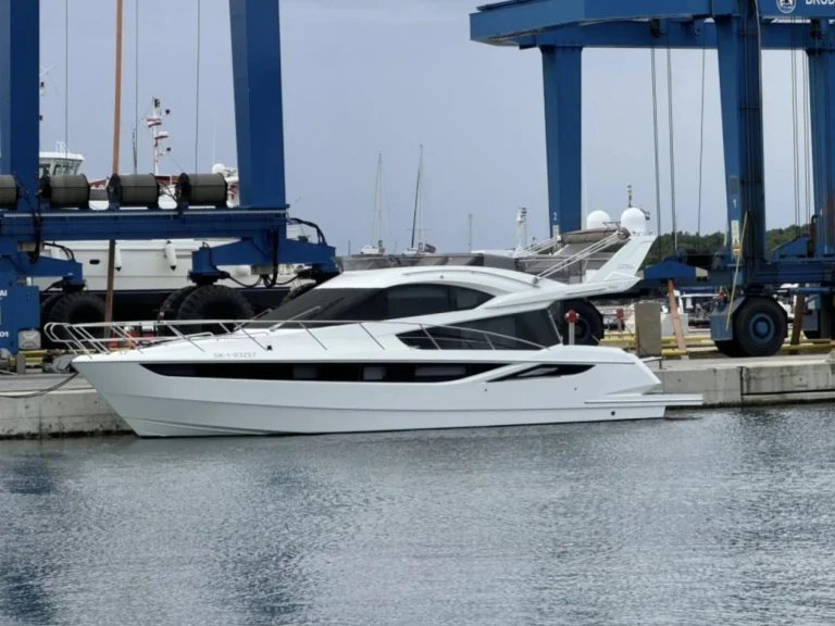 Bareboat Rental Luxury Yacht Galeon with a boat licence