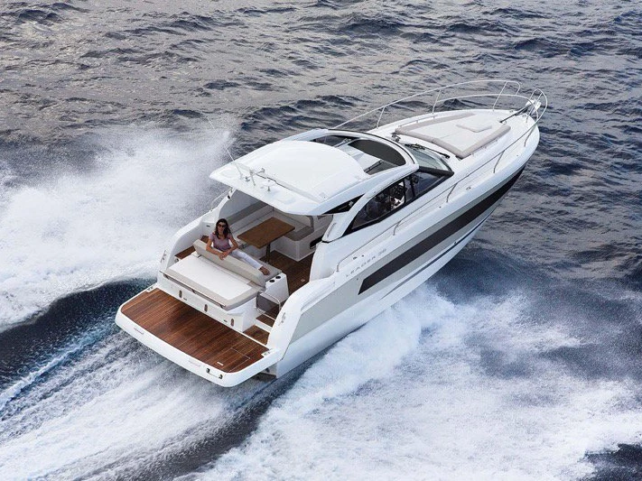 Jeanneau Leader 36 in Punat on SamBoat