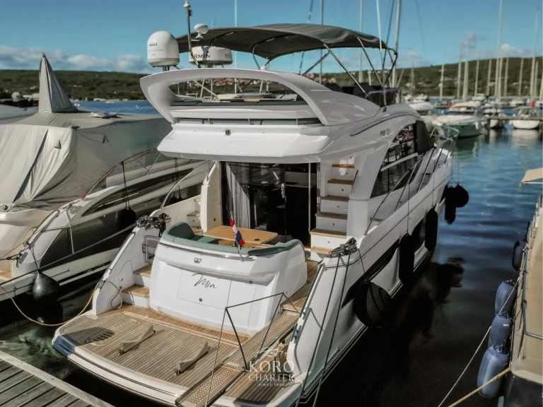 Princess Princess 50 Flybridge - 3 + 1 cab. in Punat on SamBoat