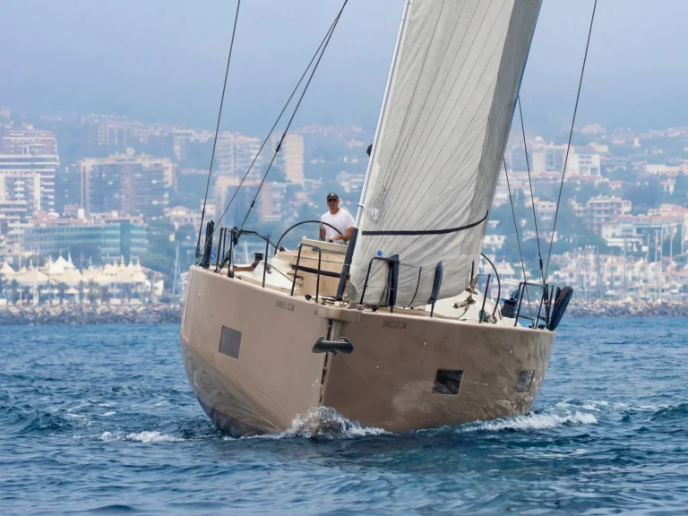 Bareboat Rental Sailboat Bénéteau with a boat licence
