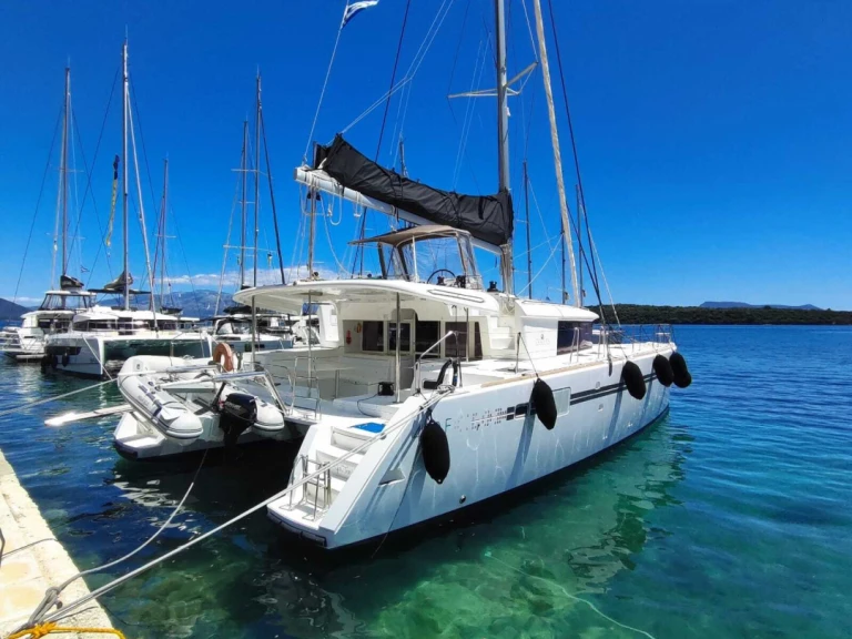 Catamaran rental in Perigiali - Lagoon Lagoon 450 F