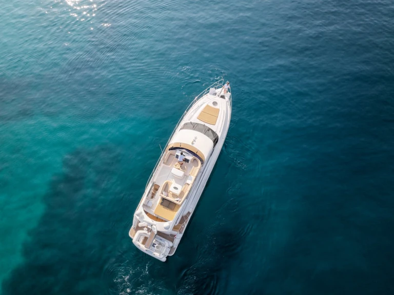 Luxury Yacht for rent Šibenik at the best price