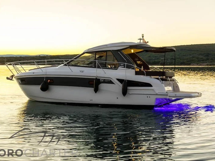 Motorboat rental in Punat - Bavaria Bavaria 33 Sport HT