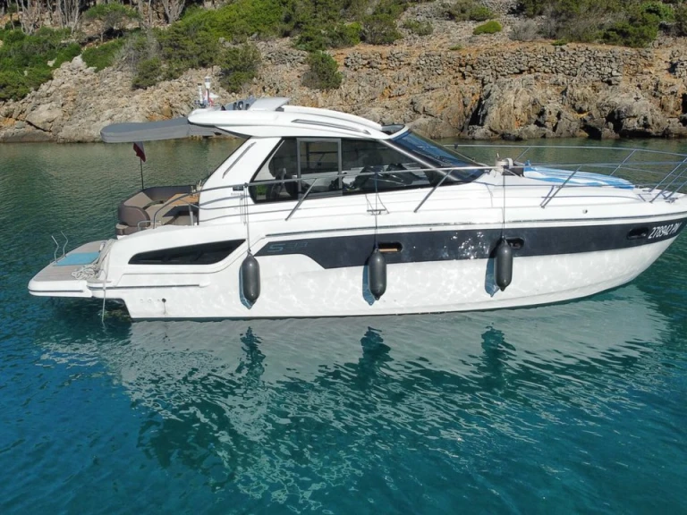 Rent a Bavaria Bavaria 33 Sport HT Punat