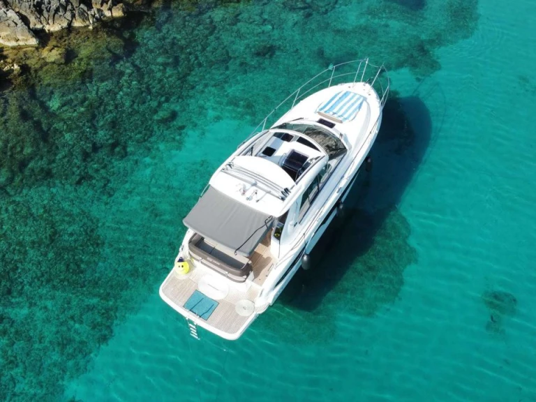 Motorboat rental in Punat - Bavaria Bavaria 33 Sport HT