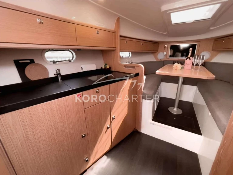 Bareboat Rental Motorboat Bavaria with a boat licence