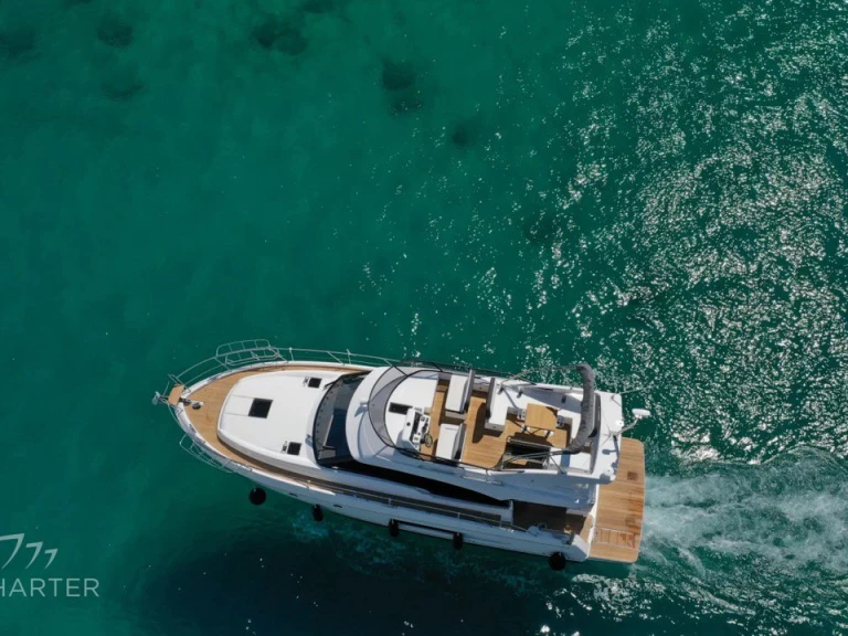 Rent a Bavaria Virtess 420 Fly Punat