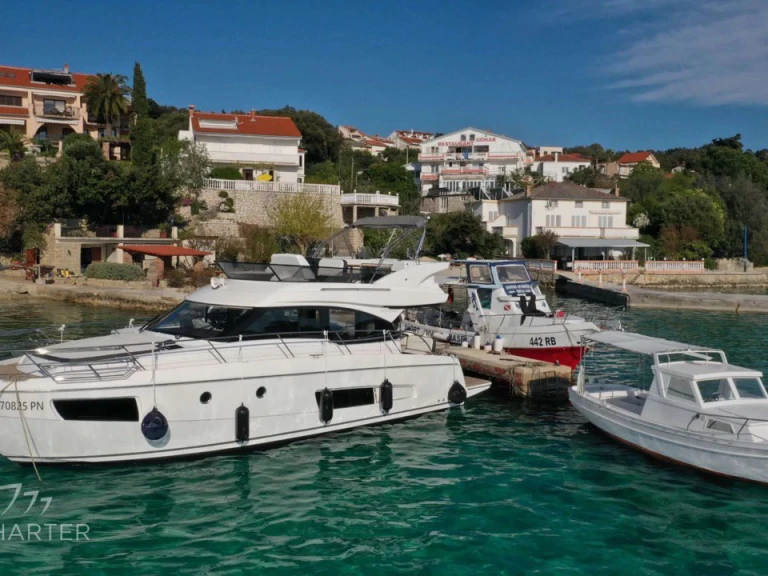 Yacht charter Punat cheap Virtess 420 Fly