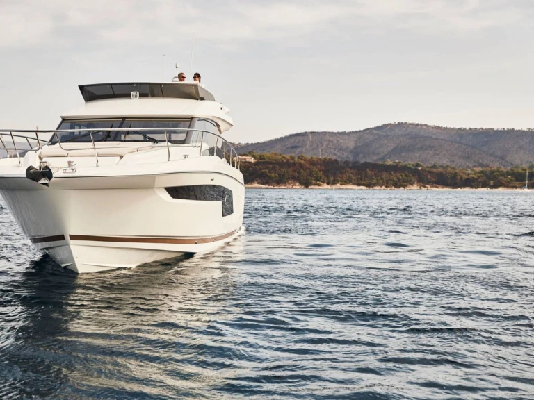 Boat rental Jeanneau Prestige 520 Flybridge - 3 + 1 cab. in Punat on Samboat