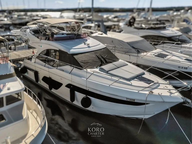 Luxury Yacht rental in Punat - Princess Princess 50 Flybridge - 3 + 1 cab.