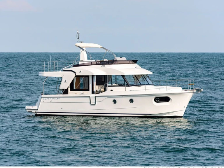 Bareboat Rental Luxury Yacht Bénéteau with a boat licence