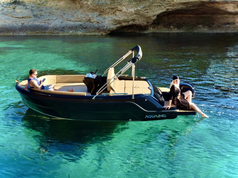 Yacht charter San Antonio Port cheap Open 500 Classic