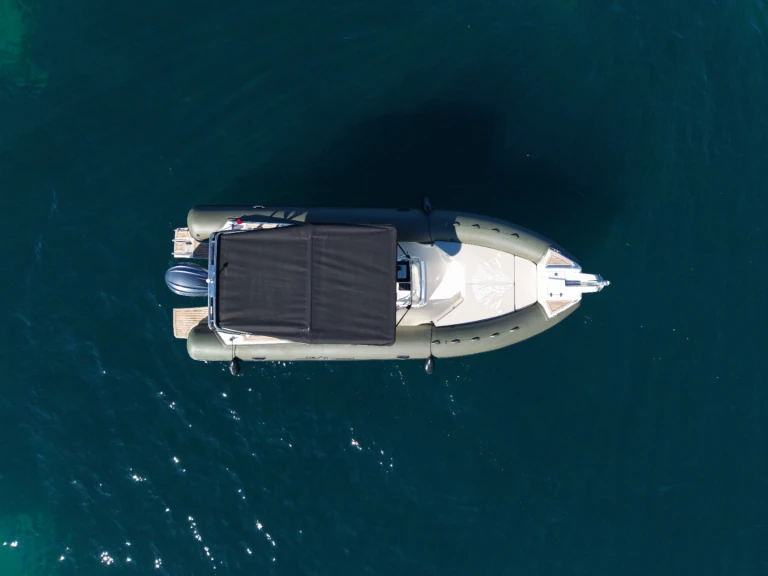 Bareboat Rental Motorboat Capelli with a boat licence