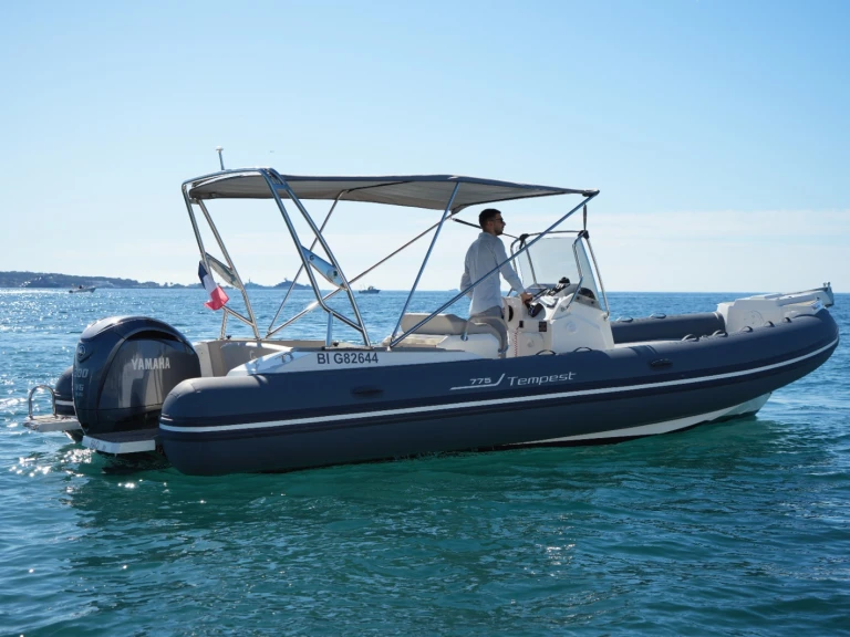 Motorboat rental in Golfe-Juan - Capelli Tempest 775