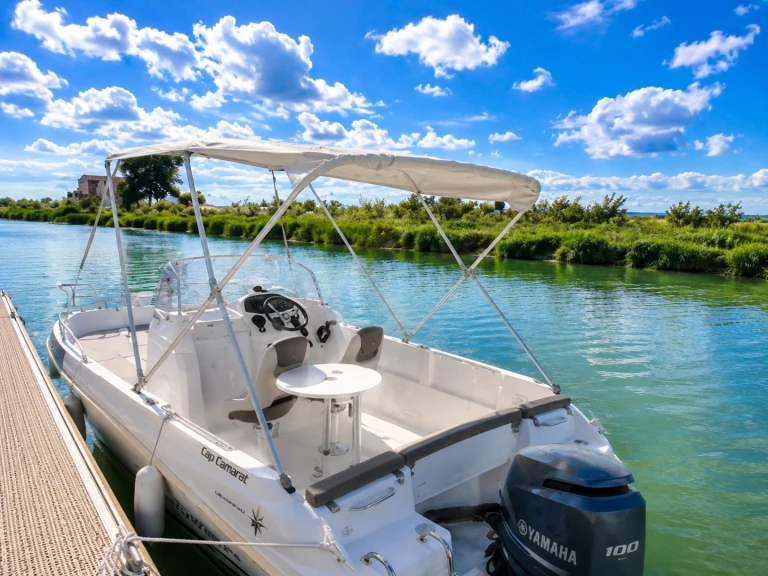 Boat rental Jeanneau Cap Camarat 5.5 CC Serie 2 Style in Palavas-les-Flots on Samboat