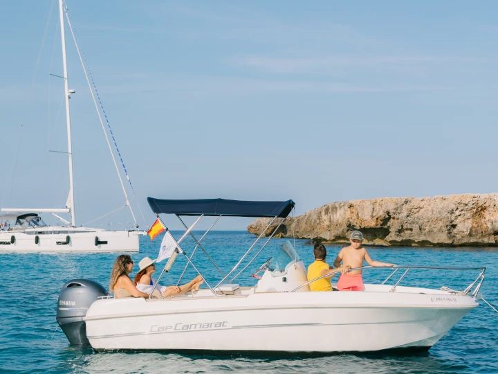 Bareboat Rental Motorboat Jeanneau with a boat licence
