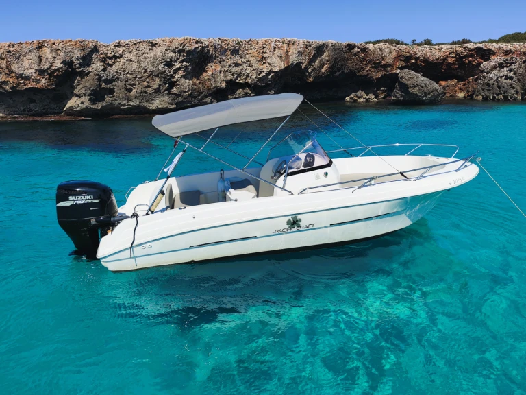 Rent a Pacific Craft Pacific Craft 670 Open Cala en Bosch