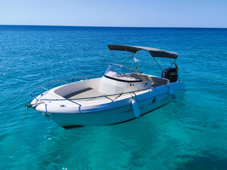 Pacific Craft Pacific Craft 670 Open in Cala en Bosch on SamBoat