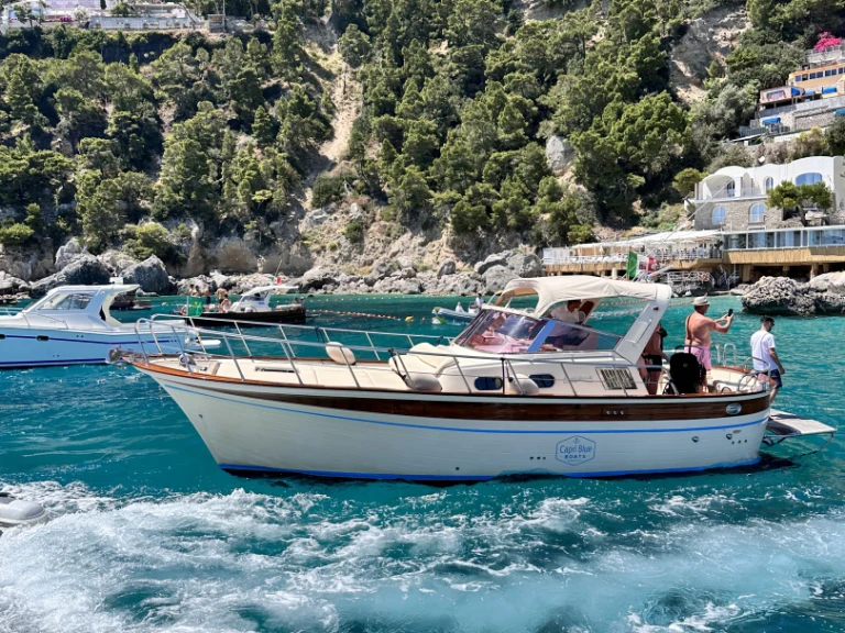 Motorboat rental in Capri - Fratelli Aprea Sorrento 32 Semi Cabinato