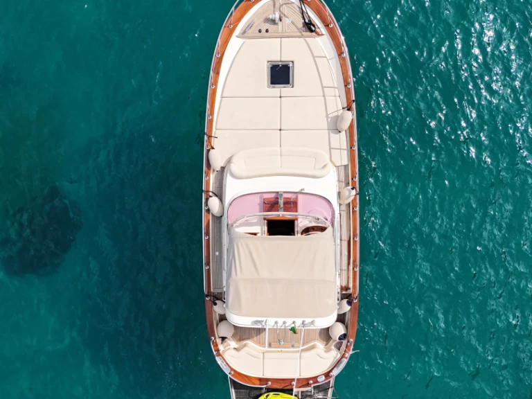 Yacht charter Capri cheap Sorrento 32 Semi Cabinato