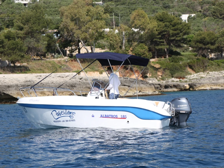 Bareboat Rental Motorboat Albatross with a boat licence