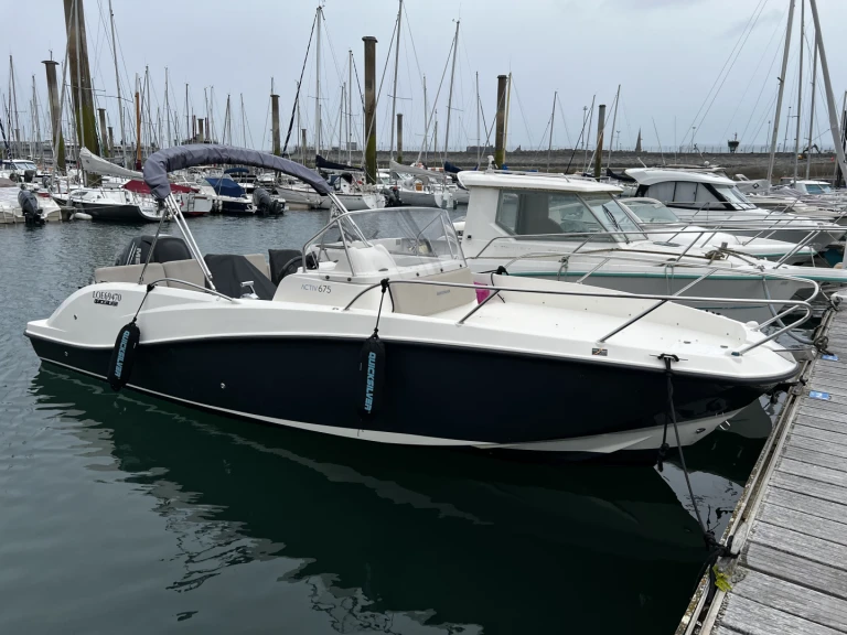 Bareboat Rental Motorboat Quicksilver with a boat licence