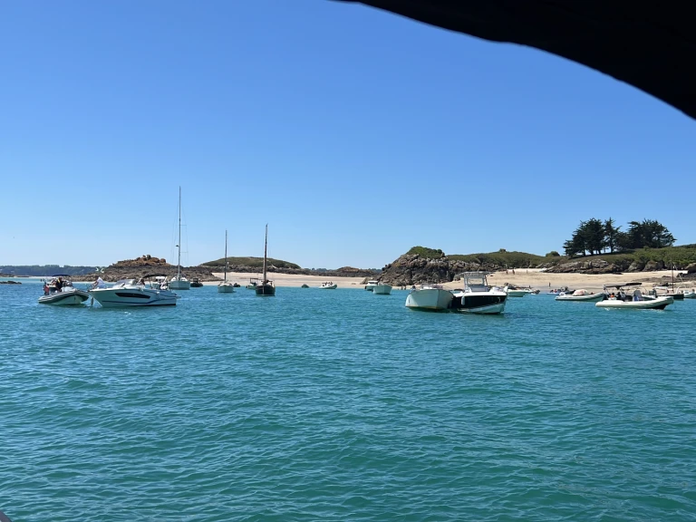 Rent a Quicksilver Activ 675 Sundeck Saint-Malo