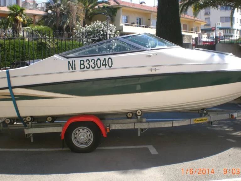 Motorboat for rent Metz at the best price