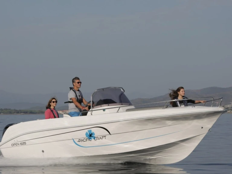 Bareboat Rental Motorboat Pacific Craft with a boat licence