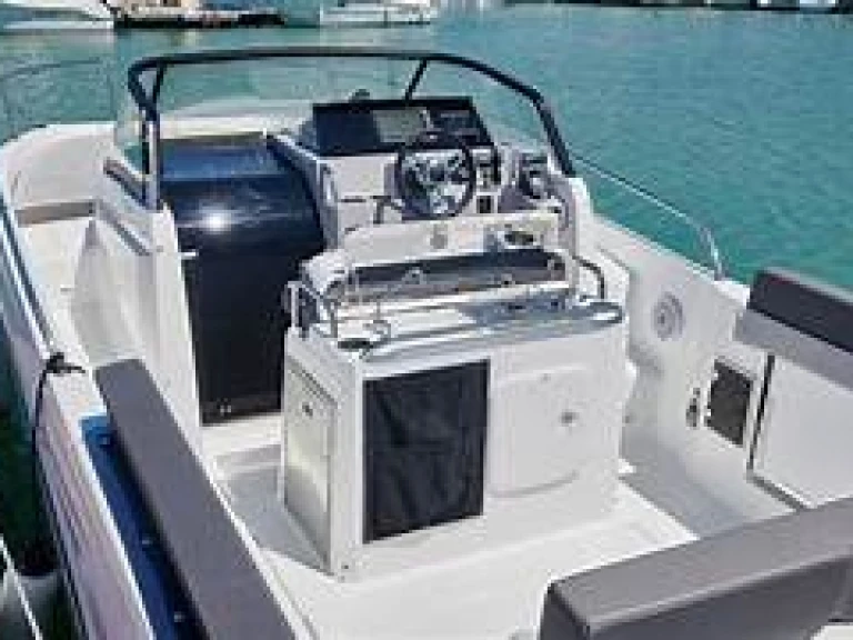 Yacht charter Saint-Raphaël cheap Cap Camarat 9.0 WA