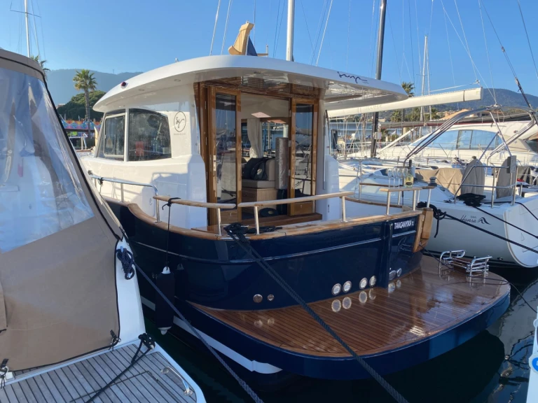 Motorboat rental with or without captain sasga Hyères