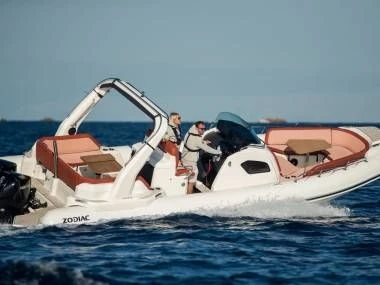 Boat rental ZODIAC MILPRO MEDLINE 9 NEO in Hyères on Samboat