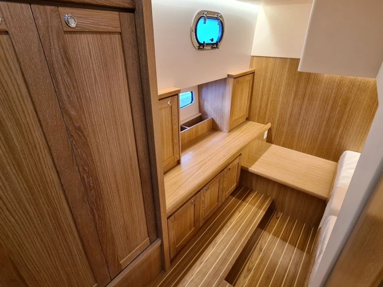 Motorboat rental in Hyères - sasga MENORQUIN 34 HT 34