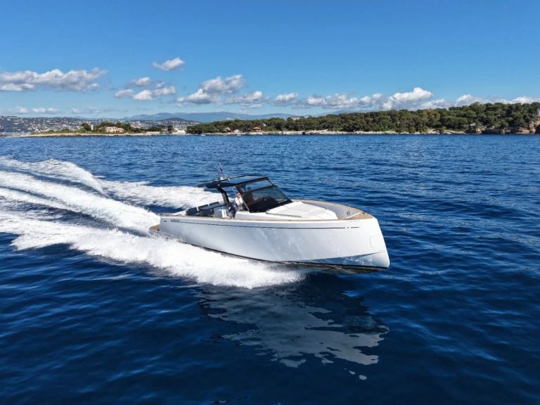 Motorboat rental with or without captain Pardo Yachts Golfe-Juan