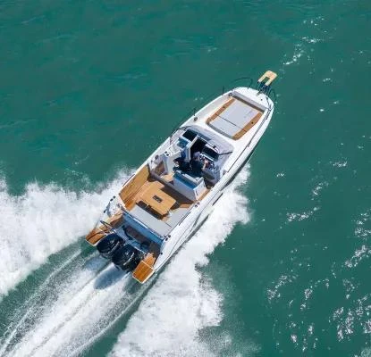 Motorboat rental with or without captain Bénéteau Cogolin