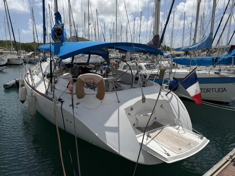 Sailboat for rent Le Marin at the best price