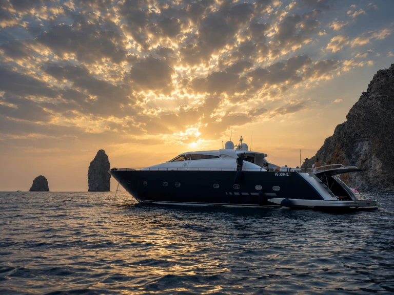 Luxury Yacht for rent Poltu Quatu at the best price