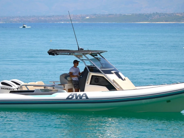 Boat rental Bwa PREMIUM 30 in Cogolin on Samboat