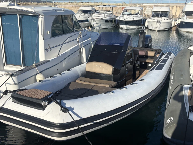 Yacht charter Cavalaire-sur-Mer cheap Eagle 8