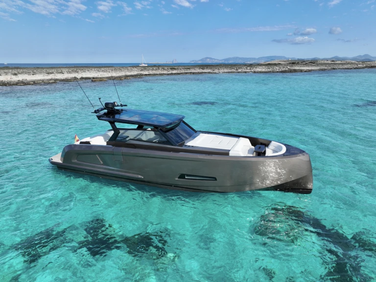 Boat rental Vanquish VQ 45 in Ibiza Town on Samboat
