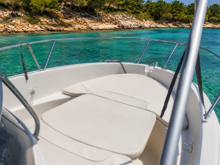 Boat rental Jeanneau Cap Camarat 545 CC in Sainte-Maxime on Samboat