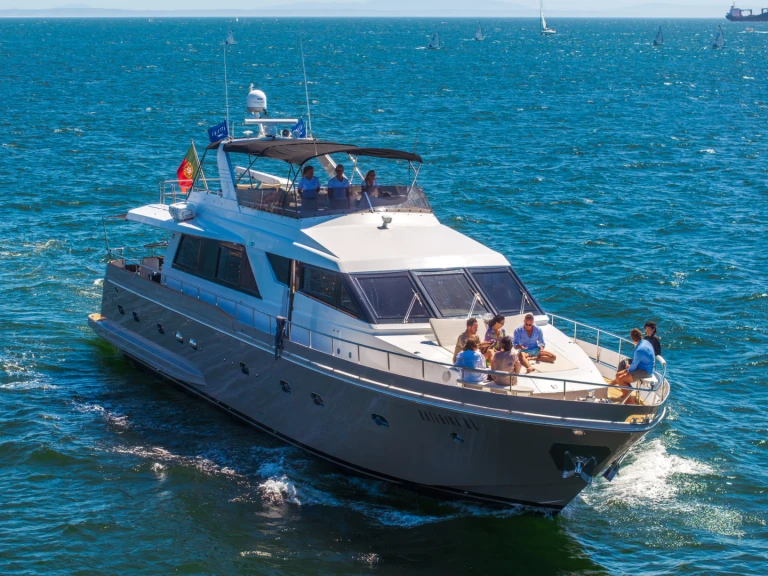 Yacht charter Cascais cheap falcon 82
