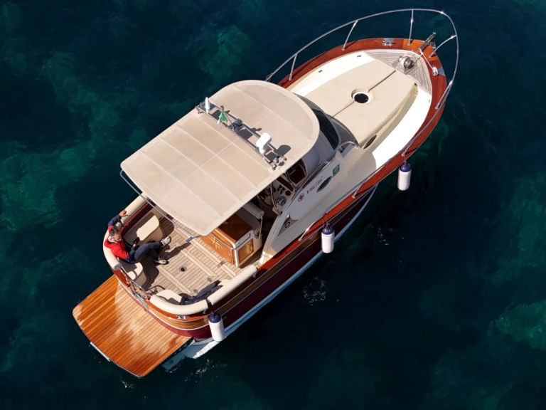 Motorboat rental in Sorrento - Tirrenia Viveur 28