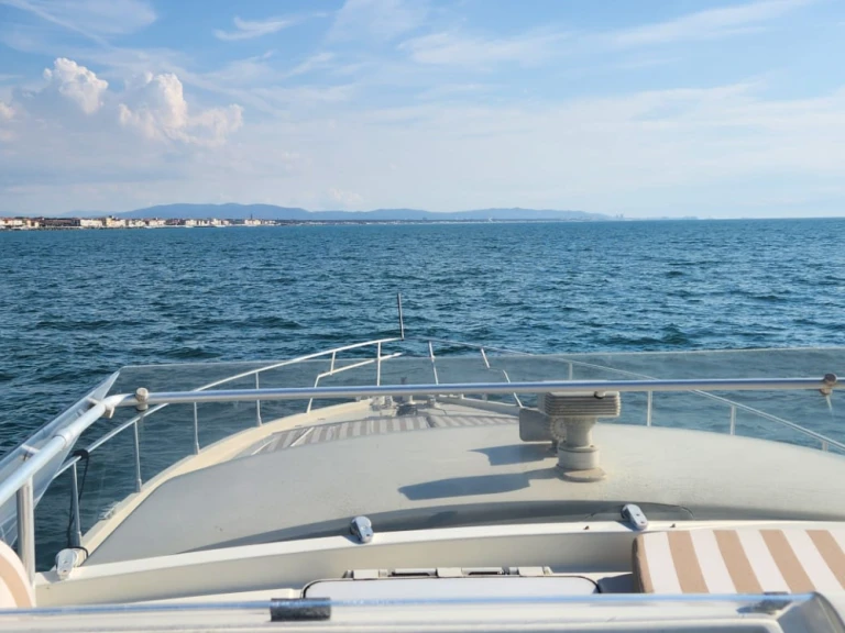 Boat rental Ferretti Ferretti 60 in Pisa on Samboat
