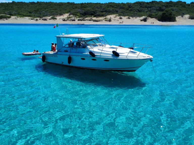 Sea Ray Sea Ray 340 Express Cruiser in Gallipoli on SamBoat