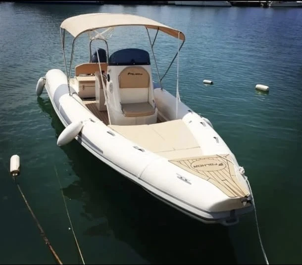 Bareboat Rental Motorboat Falkor with a boat licence