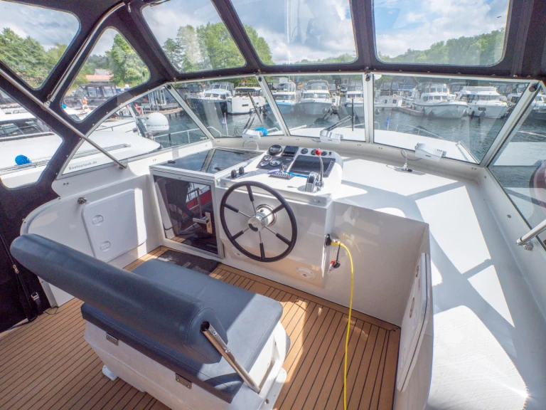 Houseboat rental with or without captain Gruno Waren (Müritz)