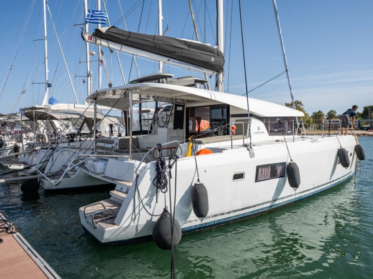 Catamaran rental with or without captain Lagoon Néa Péramos